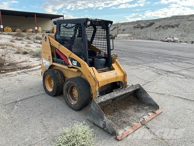 CAT 226B Kompaktlaadurid