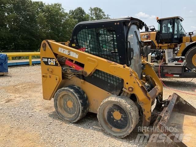 CAT 226D Kompaktlaadurid