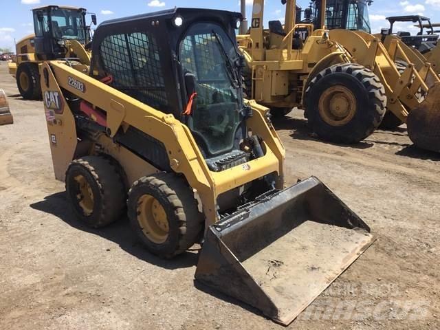 CAT 226D3 Kompaktlaadurid