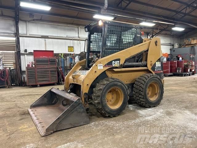 CAT 236B Kompaktlaadurid