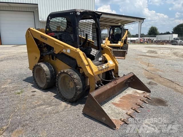 CAT 236D Kompaktlaadurid