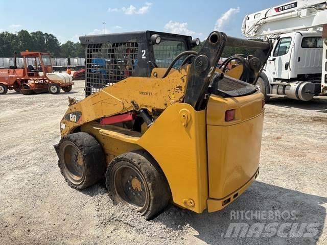 CAT 242B3 Kompaktlaadurid