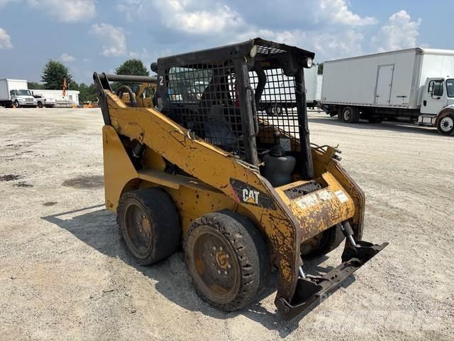 CAT 242B3 Kompaktlaadurid