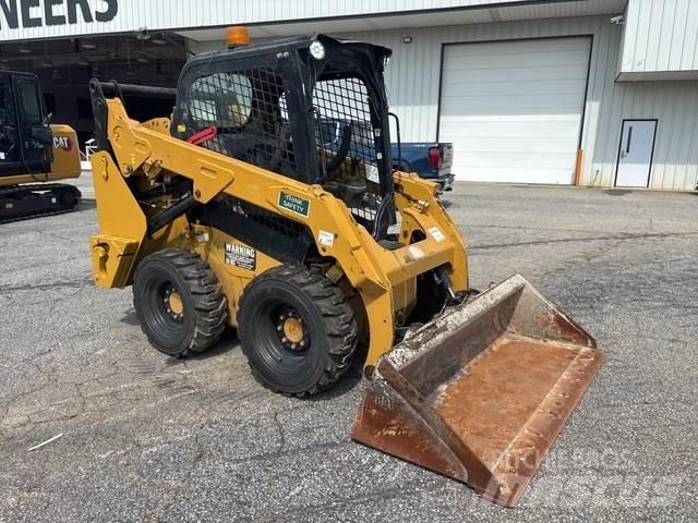 CAT 242D Kompaktlaadurid