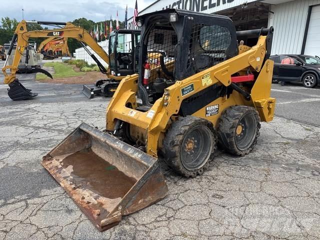 CAT 242D Kompaktlaadurid