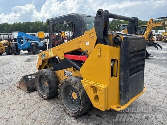 CAT 242D Kompaktlaadurid