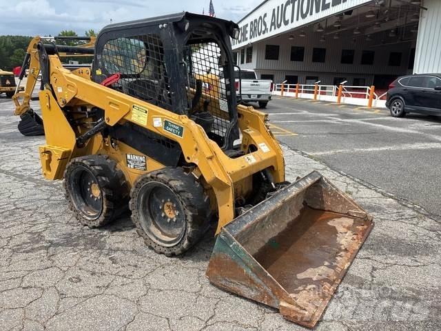 CAT 242D Kompaktlaadurid