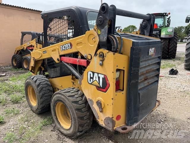 CAT 242D3 Kompaktlaadurid