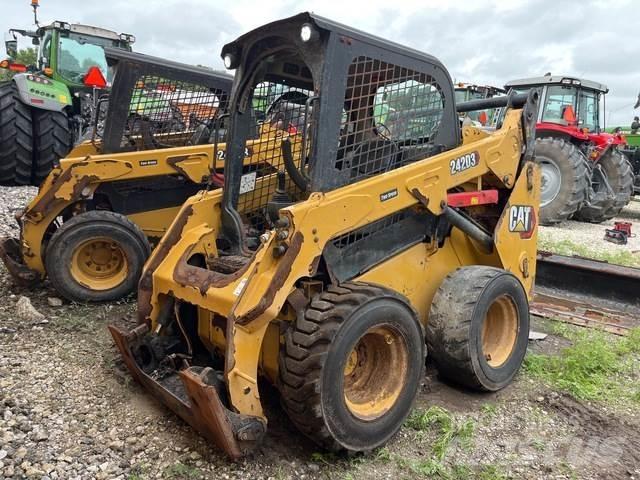 CAT 242D3 Kompaktlaadurid