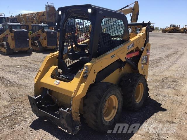 CAT 242D3 Kompaktlaadurid