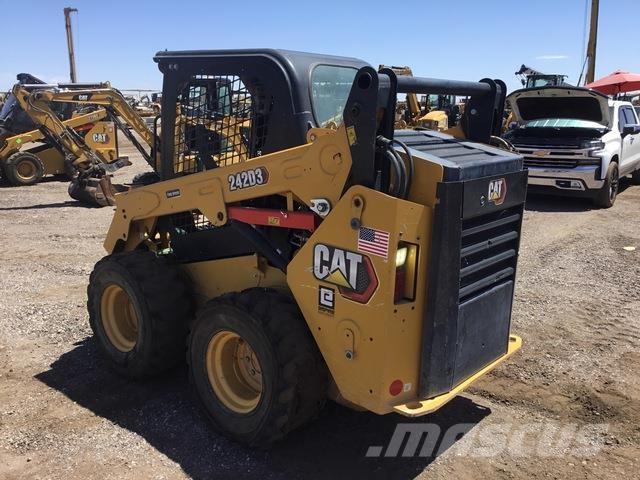 CAT 242D3 Kompaktlaadurid