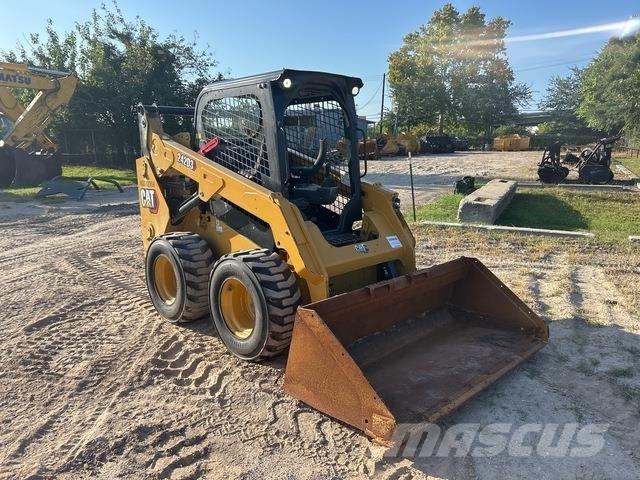 CAT 242D3 Kompaktlaadurid
