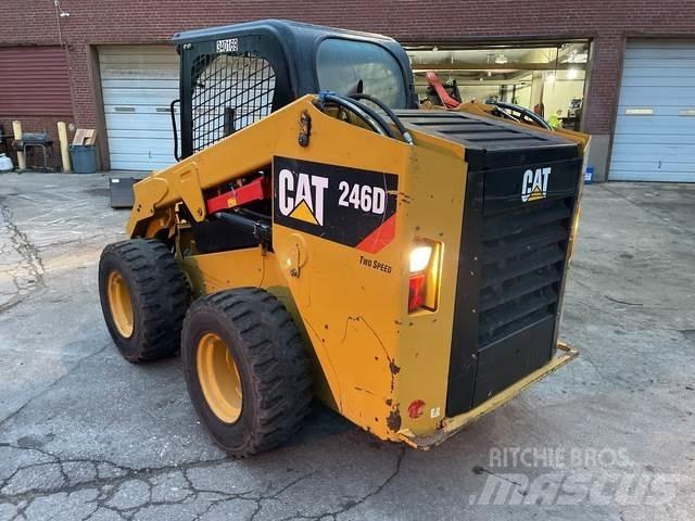 CAT 246D Kompaktlaadurid