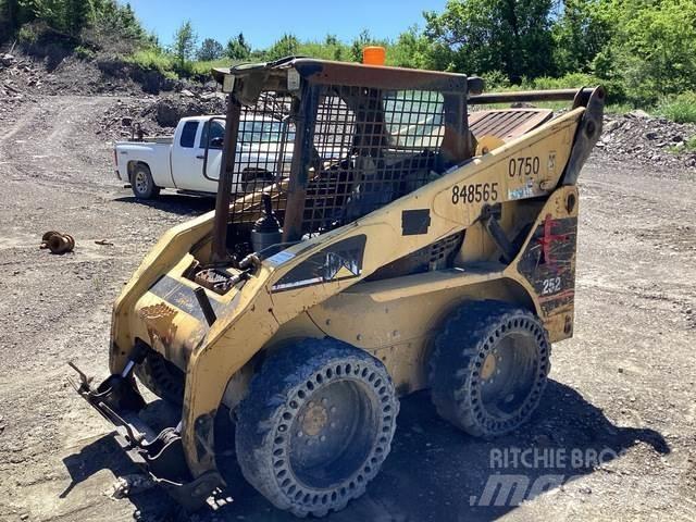 CAT 252 Kompaktlaadurid