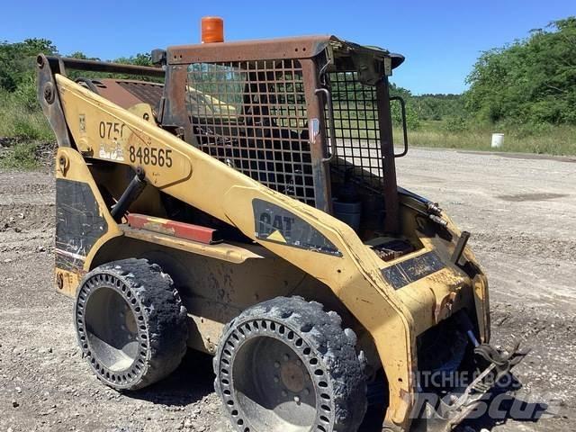 CAT 252 Kompaktlaadurid