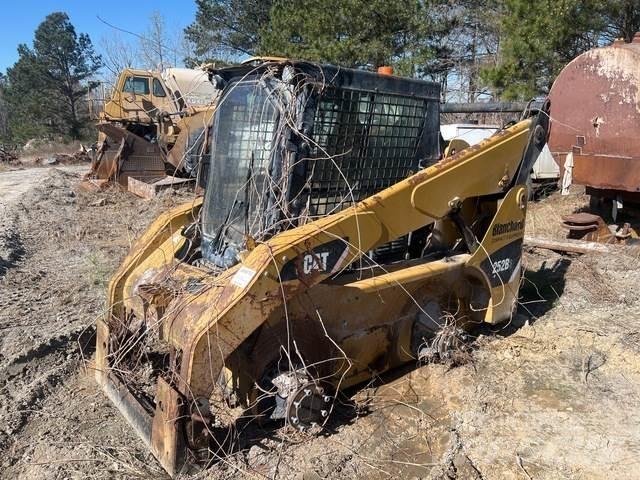 CAT 252B3 Kompaktlaadurid