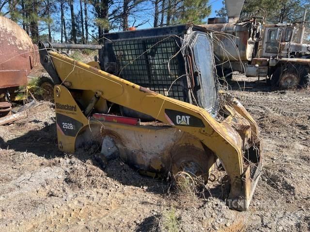 CAT 252B3 Kompaktlaadurid