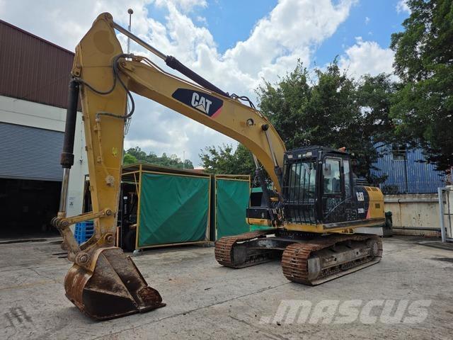 CAT 320D2 Roomikekskavaatorid