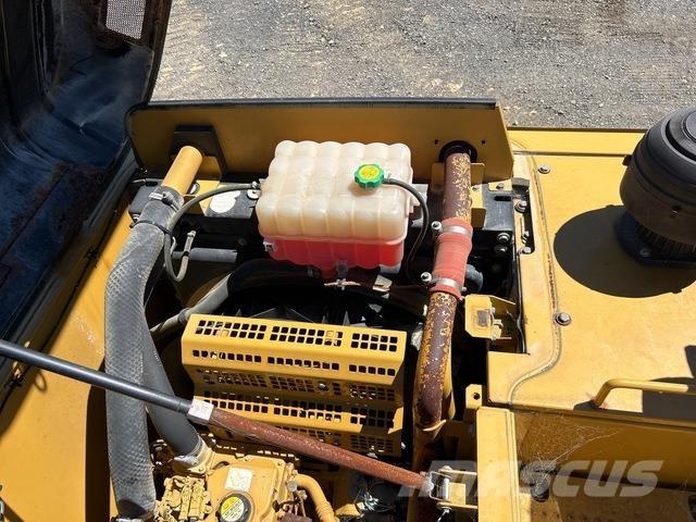 CAT 320E L Roomikekskavaatorid