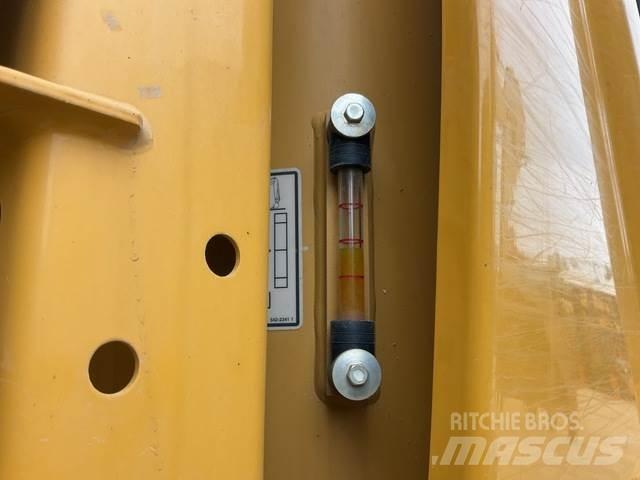 CAT 326 GC Roomikekskavaatorid
