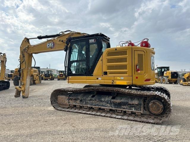 CAT 335 Roomikekskavaatorid