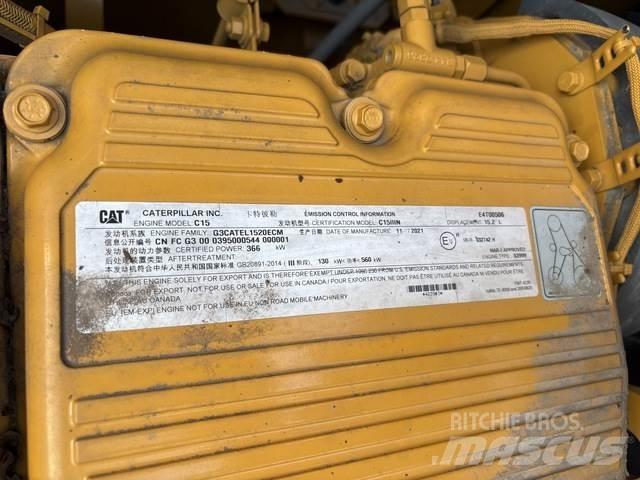 CAT 374 Roomikekskavaatorid