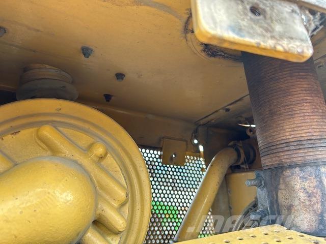 CAT 527 Buldooserid