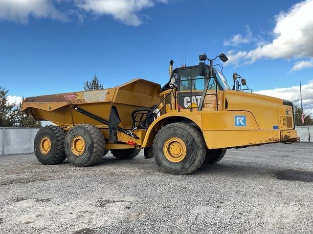 CAT 735C Liigendraamiga pinnaseveokid