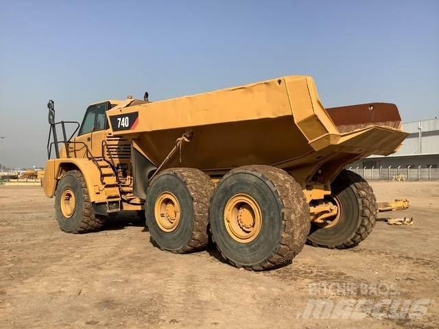 CAT 740 Liigendraamiga pinnaseveokid