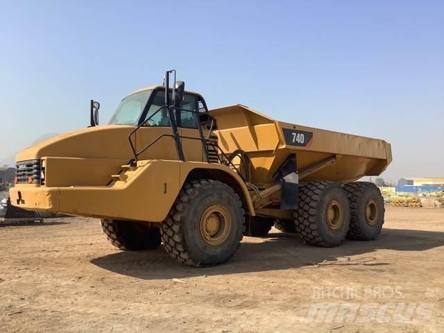 CAT 740 Liigendraamiga pinnaseveokid