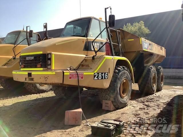 CAT 740 Liigendraamiga pinnaseveokid