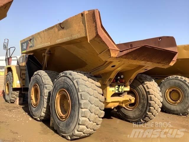 CAT 740 Liigendraamiga pinnaseveokid