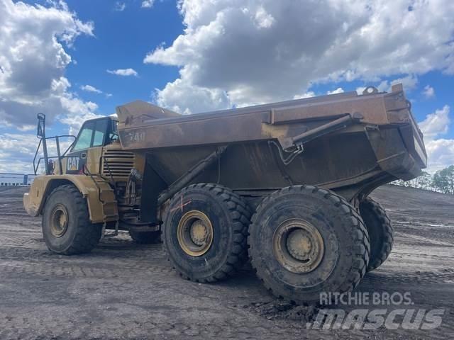 CAT 740 Liigendraamiga pinnaseveokid