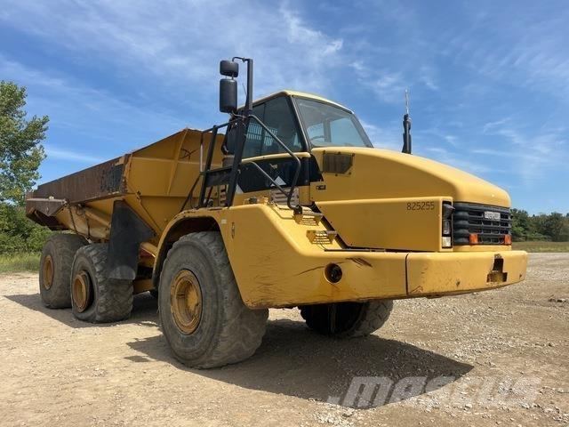 CAT 740 Liigendraamiga pinnaseveokid