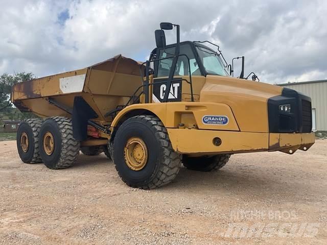 CAT 740B Liigendraamiga pinnaseveokid