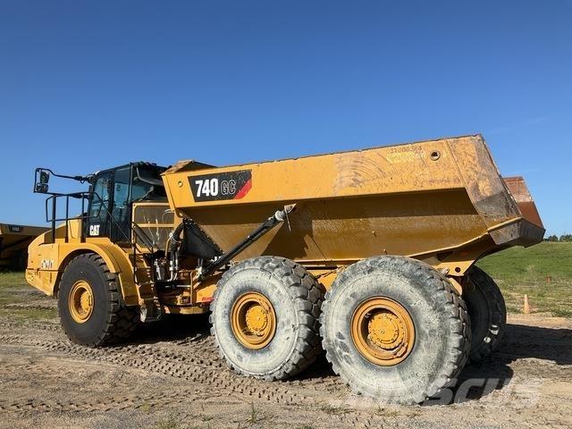 CAT 740GC Liigendraamiga pinnaseveokid