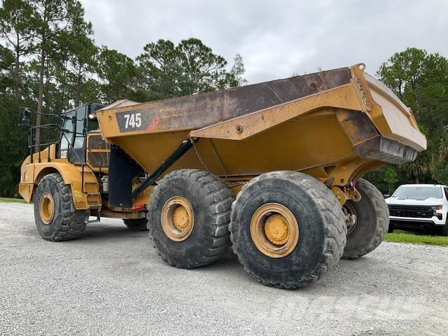 CAT 745 Liigendraamiga pinnaseveokid