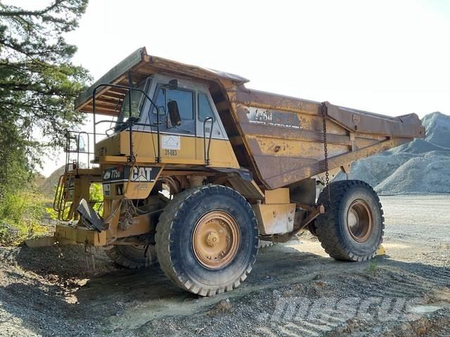 CAT 775D Liigendraamiga pinnaseveokid