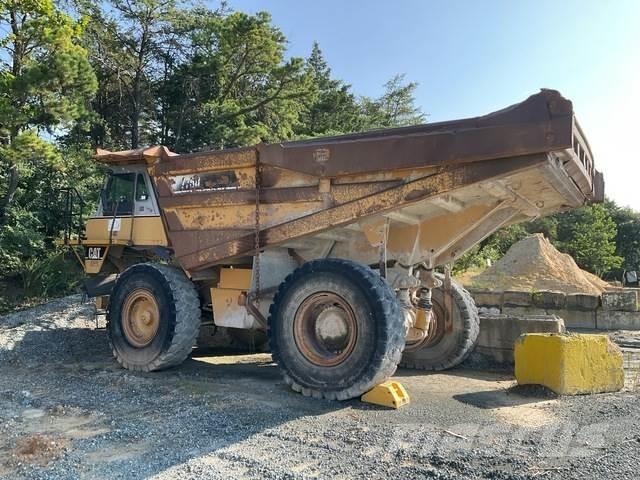 CAT 775D Liigendraamiga pinnaseveokid