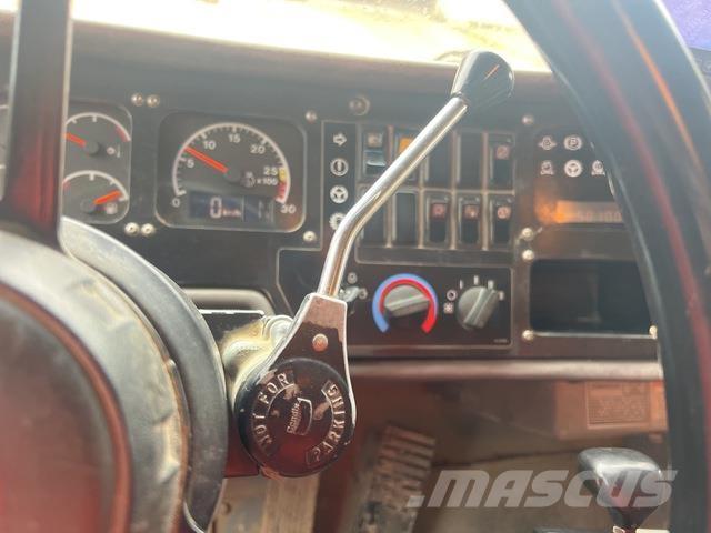 CAT 775D Liigendraamiga pinnaseveokid