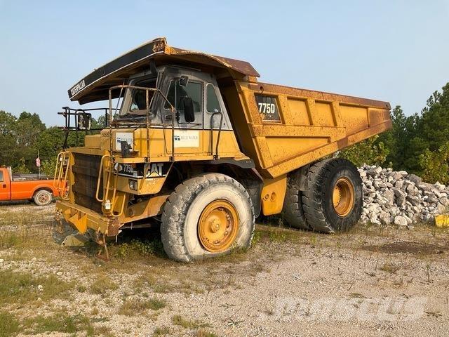 CAT 775D Liigendraamiga pinnaseveokid