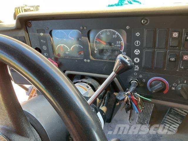 CAT 775E Liigendraamiga pinnaseveokid