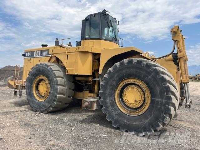 CAT 844H Ratasbuldooserid