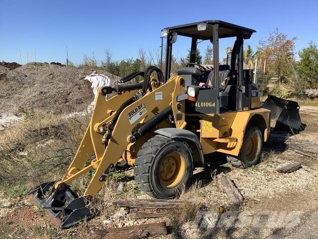 CAT 904B Rataslaadurid