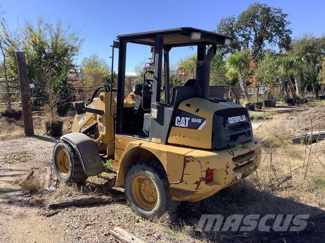 CAT 904B Rataslaadurid