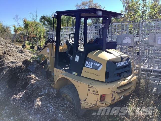 CAT 904B Rataslaadurid