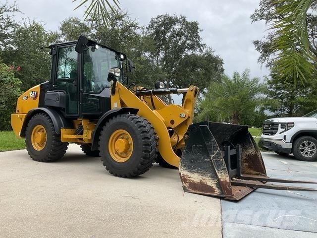 CAT 906 Rataslaadurid