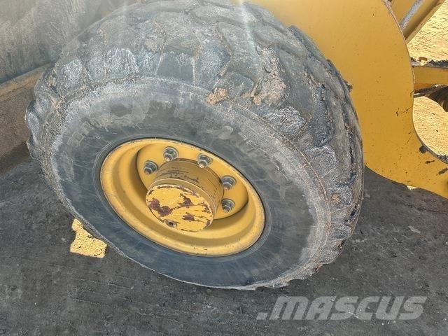 CAT 906H Rataslaadurid