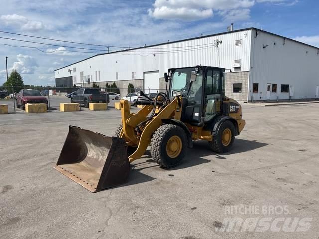 CAT 906M Rataslaadurid