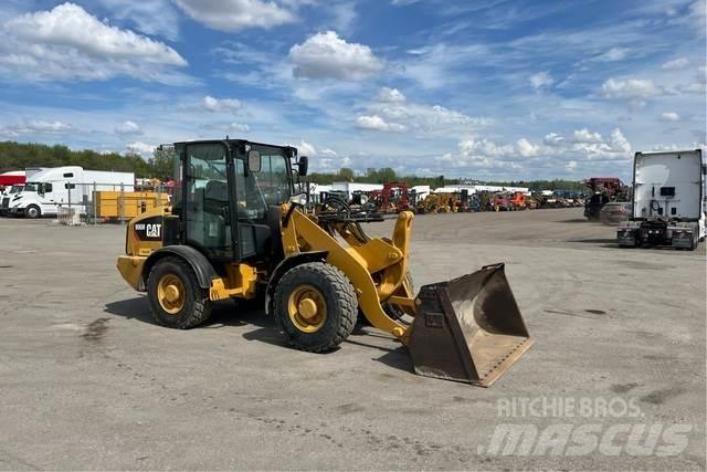 CAT 906M Rataslaadurid